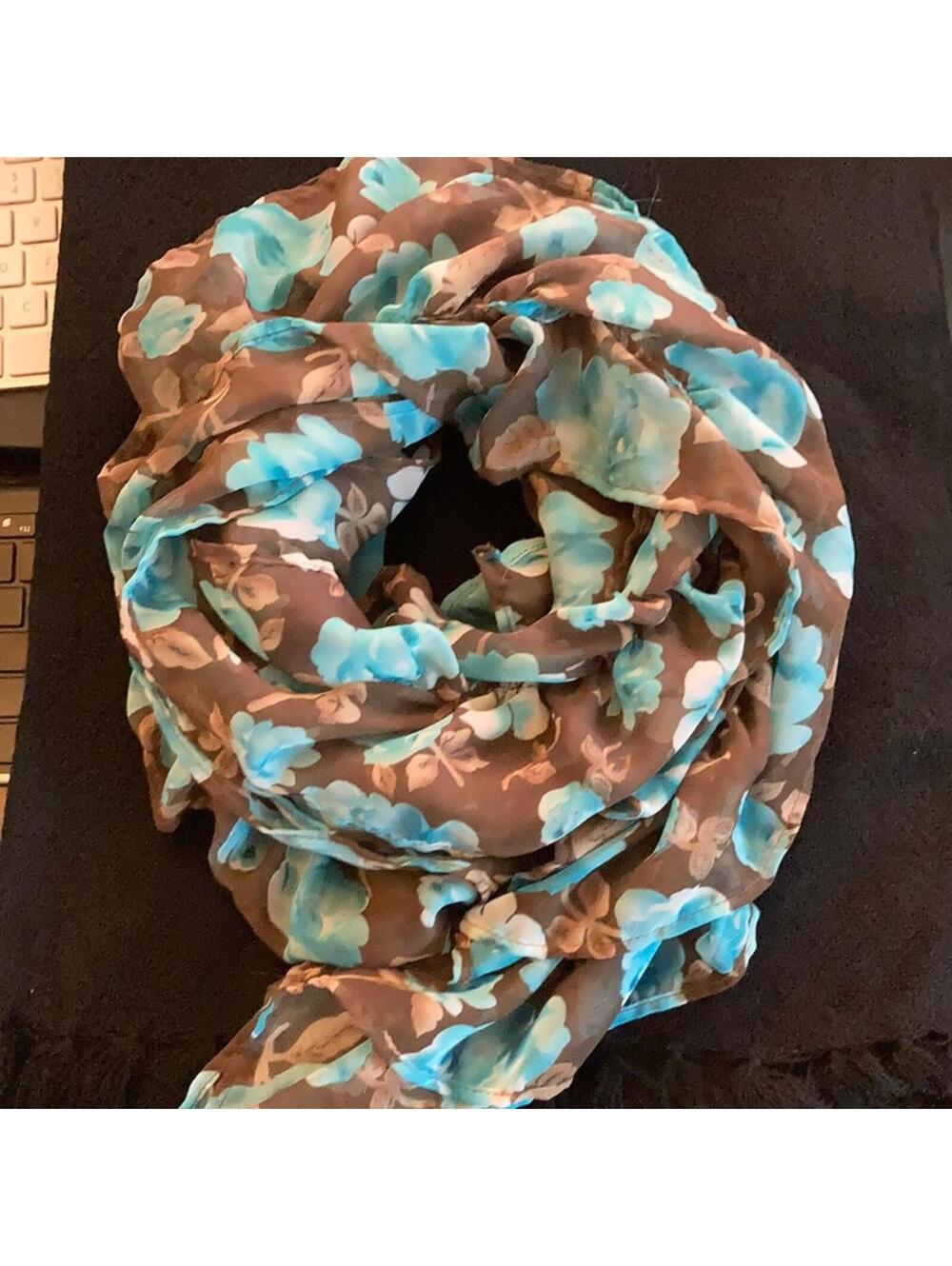 Pretty ruffle scarf